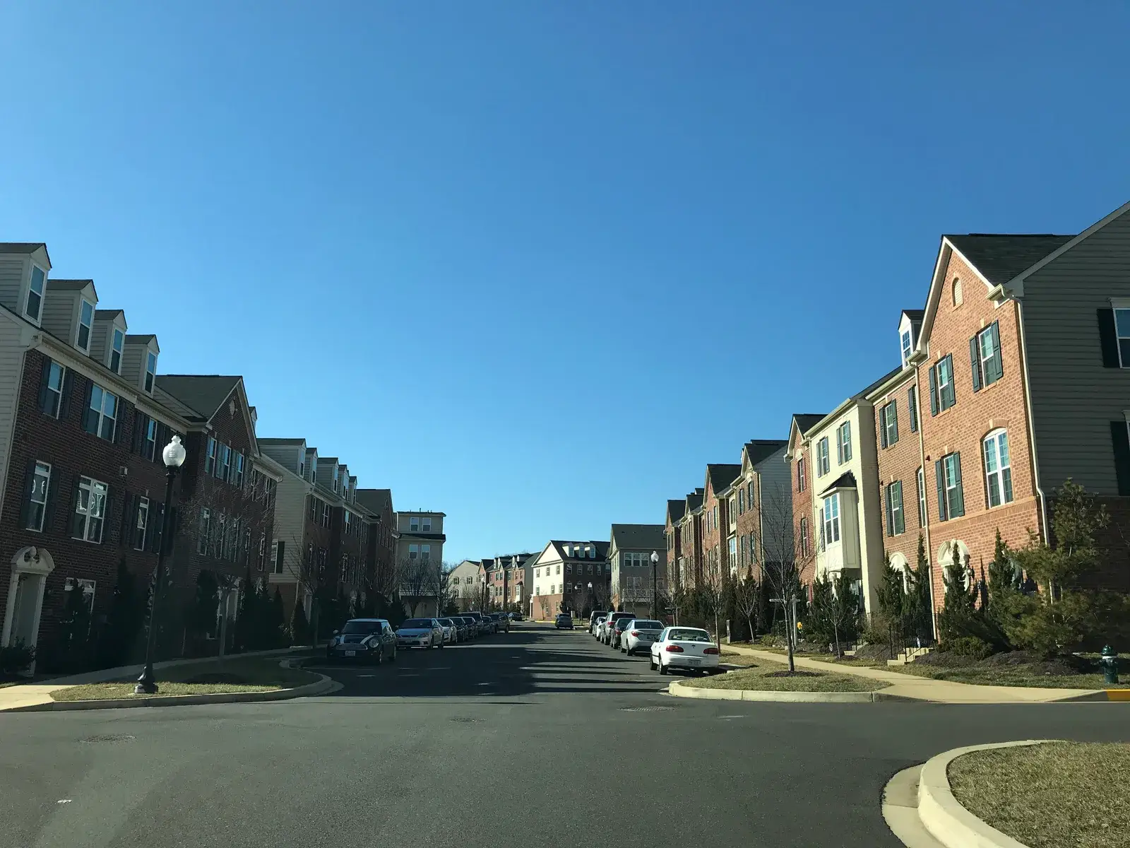 Rows of brick and siding townhomes along Hansberry Court NE in Fort Lincoln, Washington, D.C.